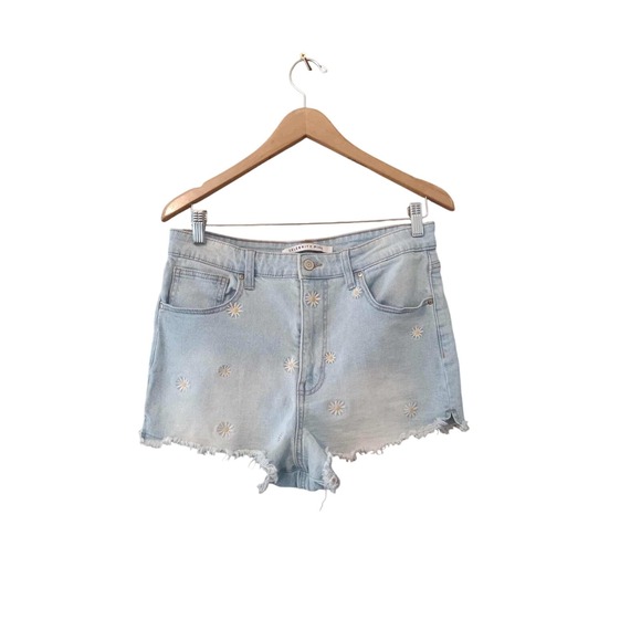 Celebrity Pink Denim Shorts Daisy Embroidered Frayed Hem Light Wash - Picture 2 of 9